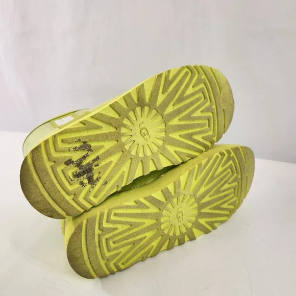 UGG Classic Clear Mini Boots Womens Size 6 Lime Green With Shoe Box - Picture 7 of 10